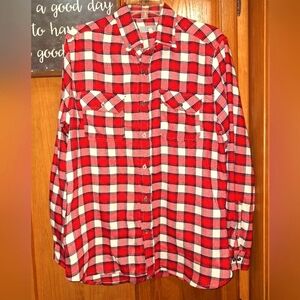 An Ocean Coast micro-flannel long sleeve button-down men's shirt in a medium.
